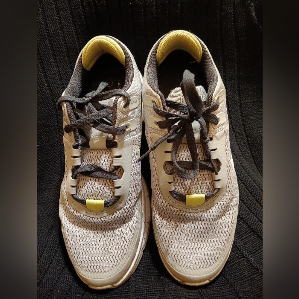 Men's Nike Shoes - Picture 3 of 4